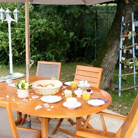 Les Hibiscus Bed & Breakfast Maisons-Laffitte Exterior photo