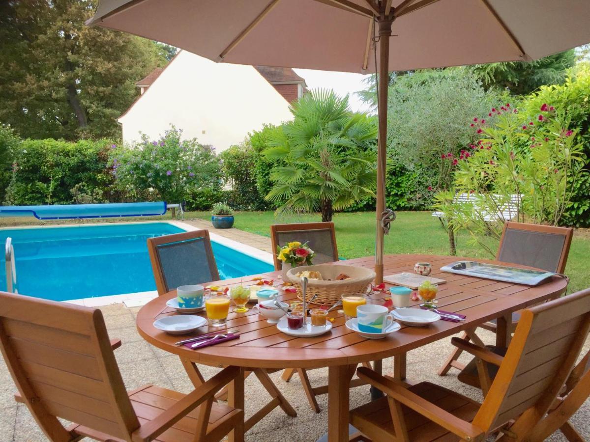 Les Hibiscus Bed & Breakfast Maisons-Laffitte Exterior photo