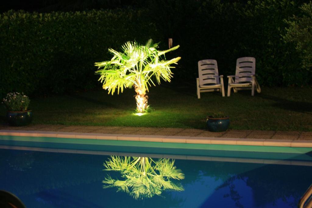 Les Hibiscus Bed & Breakfast Maisons-Laffitte Exterior photo
