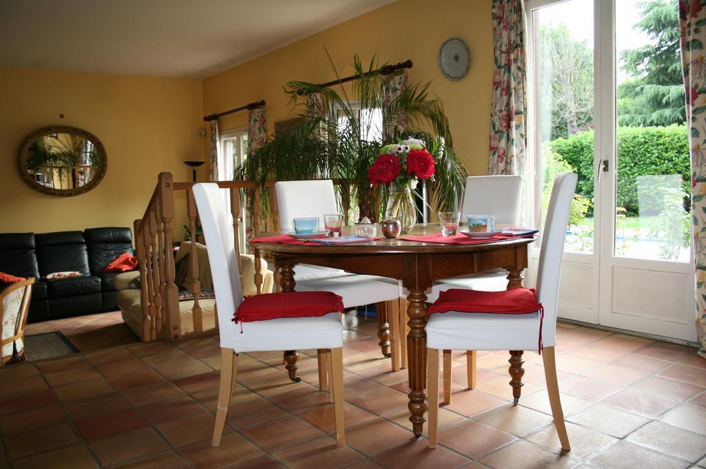 Les Hibiscus Bed & Breakfast Maisons-Laffitte Exterior photo