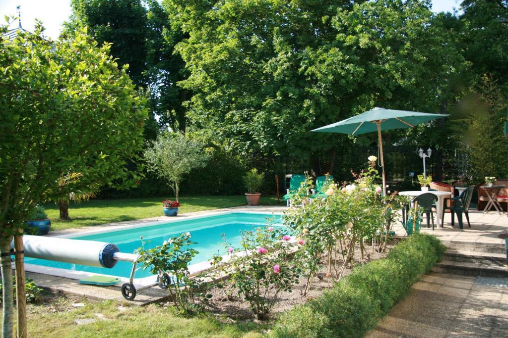 Les Hibiscus Bed & Breakfast Maisons-Laffitte Exterior photo