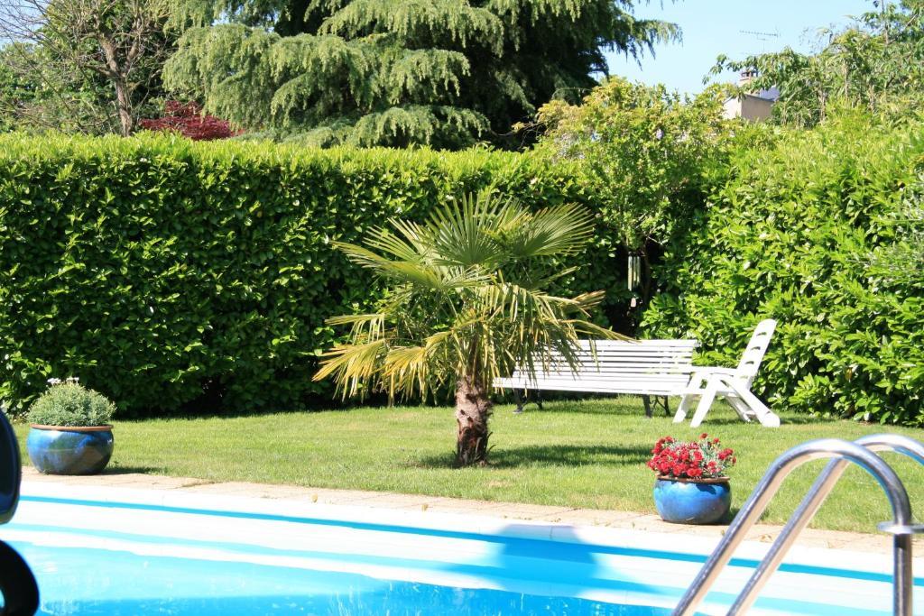 Les Hibiscus Bed & Breakfast Maisons-Laffitte Exterior photo