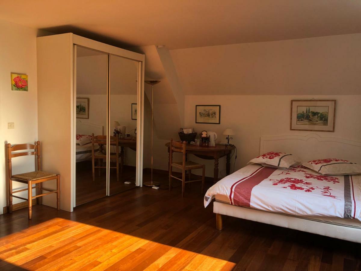 Les Hibiscus Bed & Breakfast Maisons-Laffitte Exterior photo