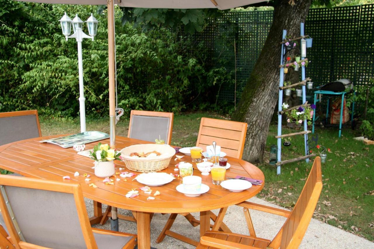 Les Hibiscus Bed & Breakfast Maisons-Laffitte Exterior photo