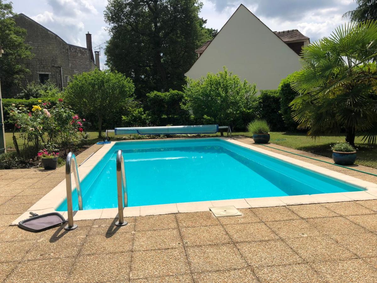 Les Hibiscus Bed & Breakfast Maisons-Laffitte Exterior photo