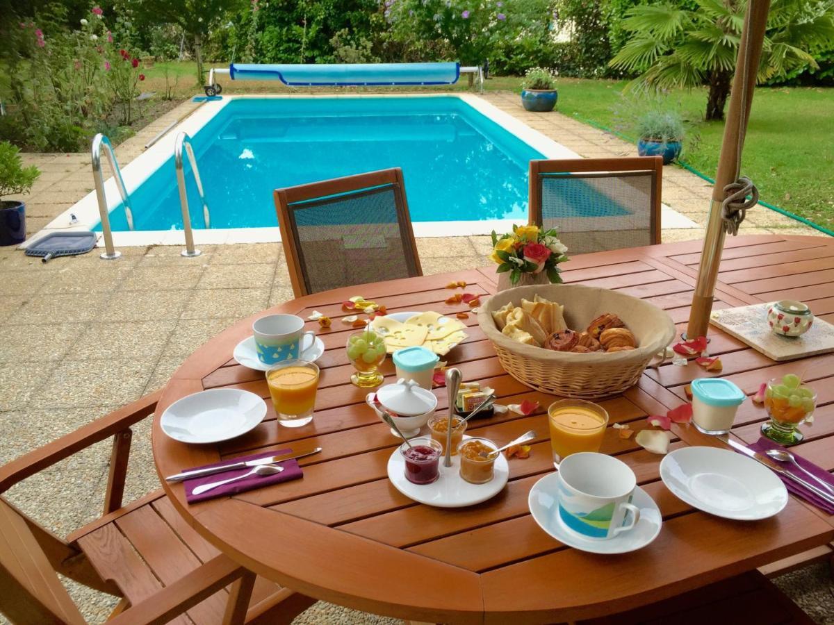 Les Hibiscus Bed & Breakfast Maisons-Laffitte Exterior photo